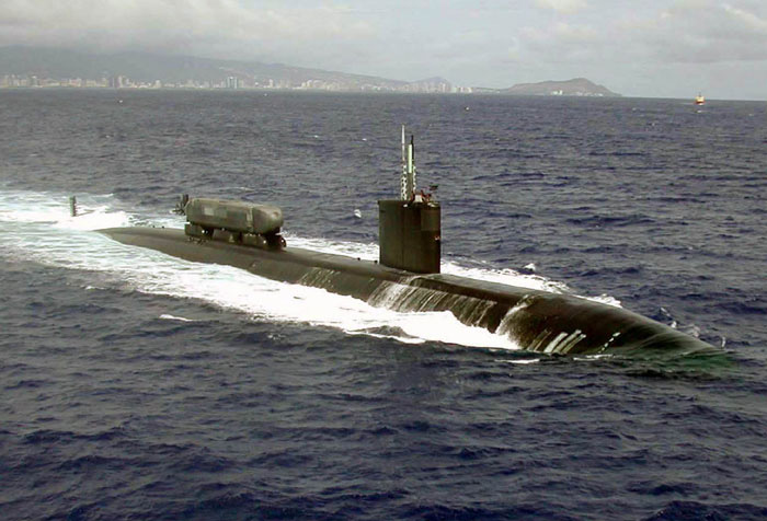USS Greeneville (SSN-772) off the coast of Honolulu, Hawaii carrying the ASDS.