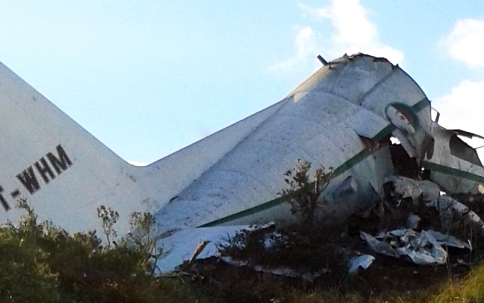 EA military transport plane crashes in a mountainous area of Oum El Bouaghi Province in eastern Algeria, killing 77 people.