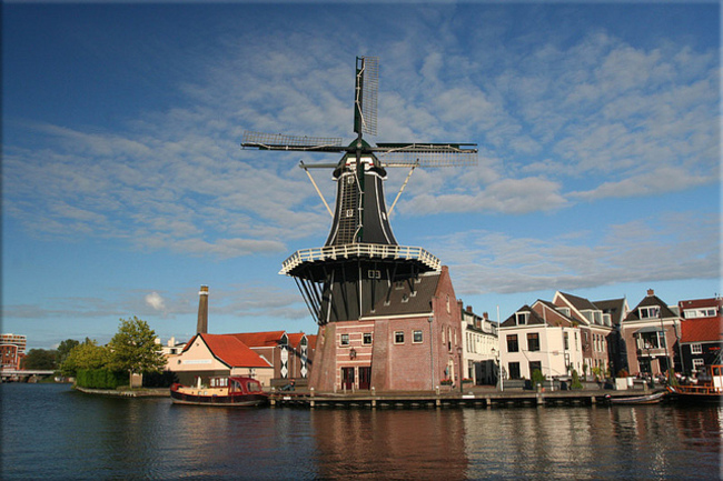 The 153-year old De Adriaan Windmill in Haarlem, Netherlands burns down. It is rebuilt and reopens exactly 70 years later