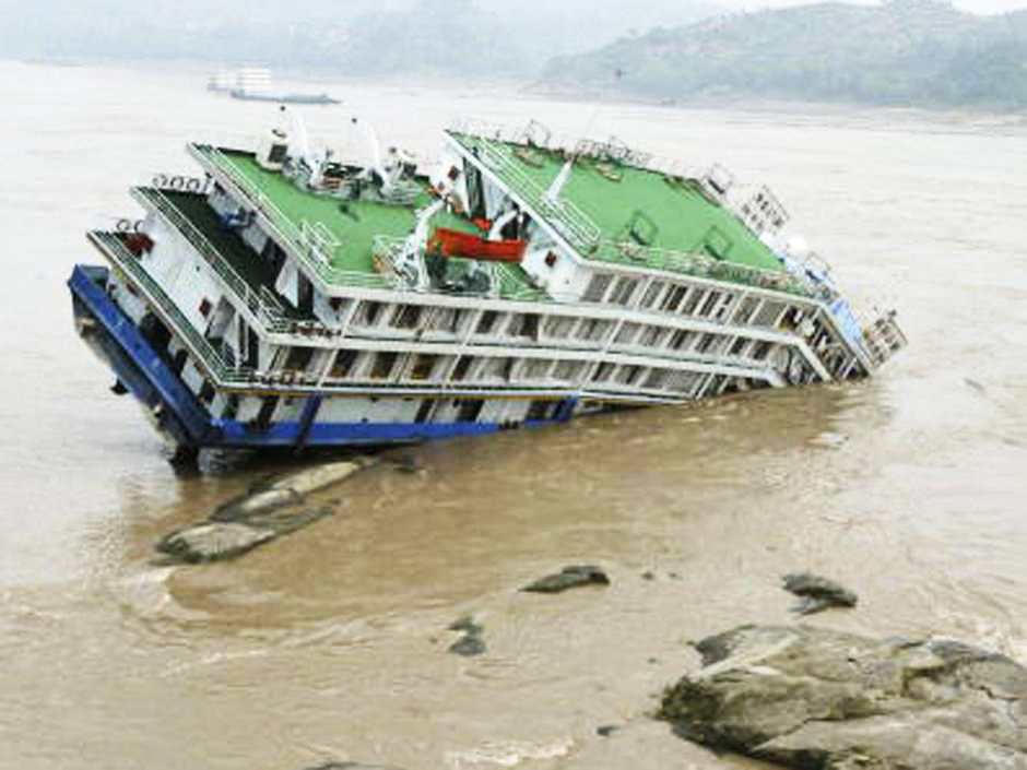 Sinking of Dongfang zhi Xing: A ship carrying 458 people capsizes on Yangtze river in China's Hubei province, killing 400 people.