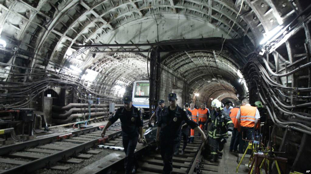 Moscow Metro derailment: A train derails on the Moscow Metro, killing at least 24 and injuring more than 160 others.