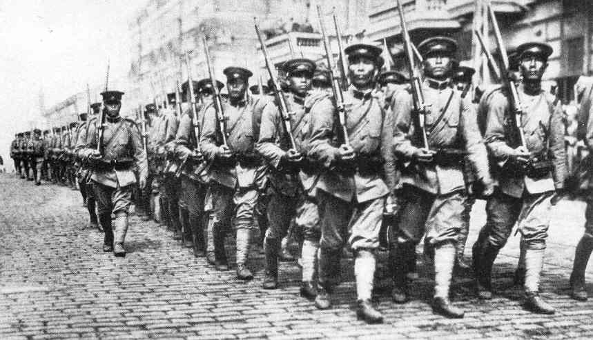 Japan announces that it is deploying troops to Siberia in the aftermath of World War I