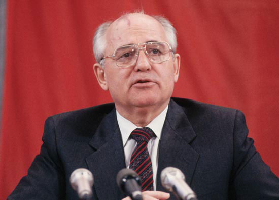 Dissolution of the Soviet Union, August Coup: Soviet President Mikhail Gorbachev is placed under house arrest while on holiday in the town of Foros, Crimea