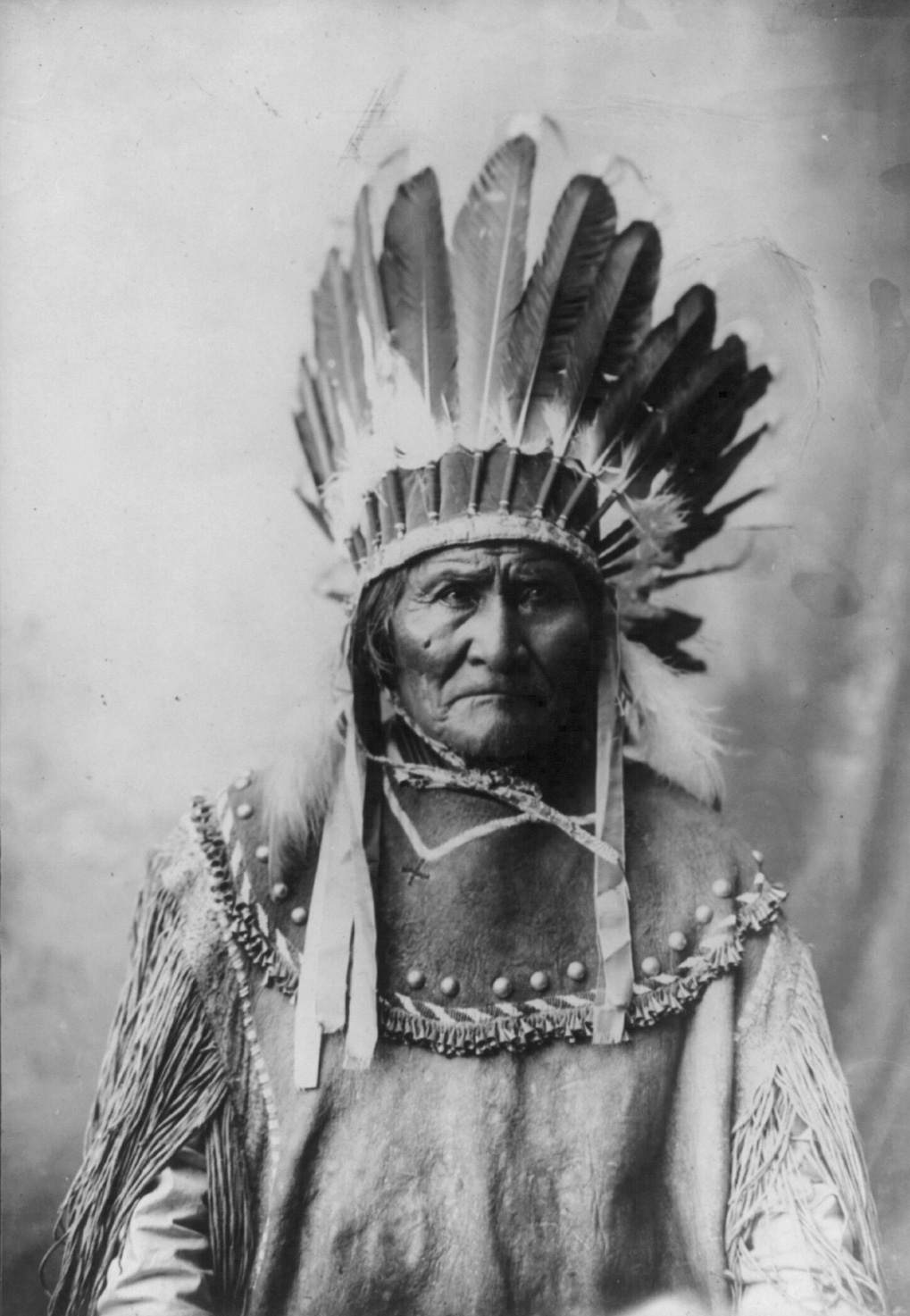 American Indian Wars: after almost 30 years of fighting, Apache leader Geronimo, with his remaining warriors, surrenders to General Nelson Miles in Arizona