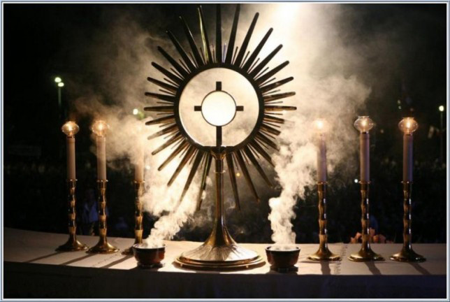Roman Catholic practice of public adoration of the Blessed Sacrament outside of Mass spreads from monasteries to parishes