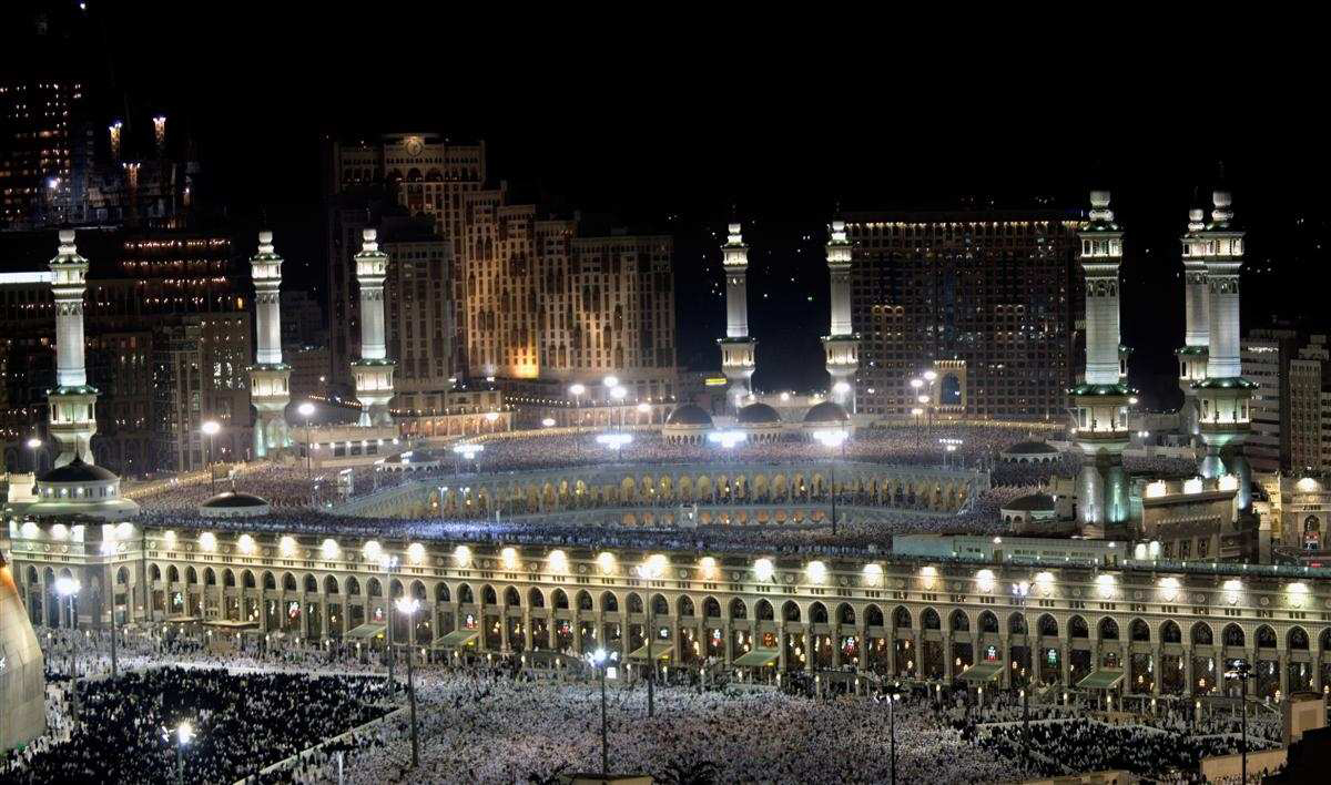 Grand Mosque Seizure: About 200 Sunni Muslims revolt in Saudi Arabia at the site of the Kaaba in Mecca during the pilgrimage and take about 6000 hostages. The Saudi government receives help from French special forces to put down the uprising