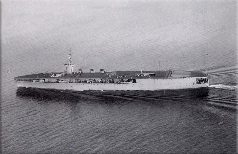 Japanese aircraft carrier Hōshō: Aerial view of Hōshō as completed in December 1922 (the first purpose built aircraft carrier to be commissioned in the world)